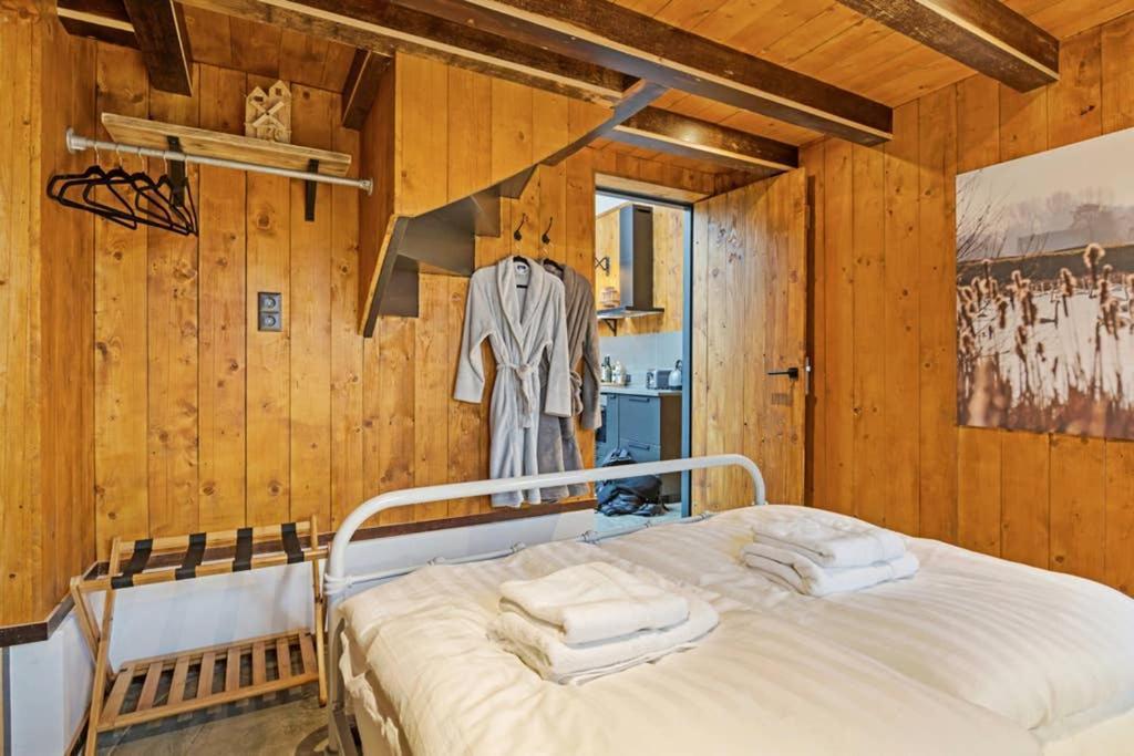 Uniek Houten Huis Nabij Bos En Plassen Hollandsche Rading Екстер'єр фото